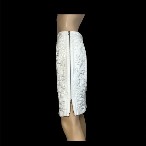 Nanette Lepore White scrunch pencil skirt w/zippers down side. - Picture 3 of 9